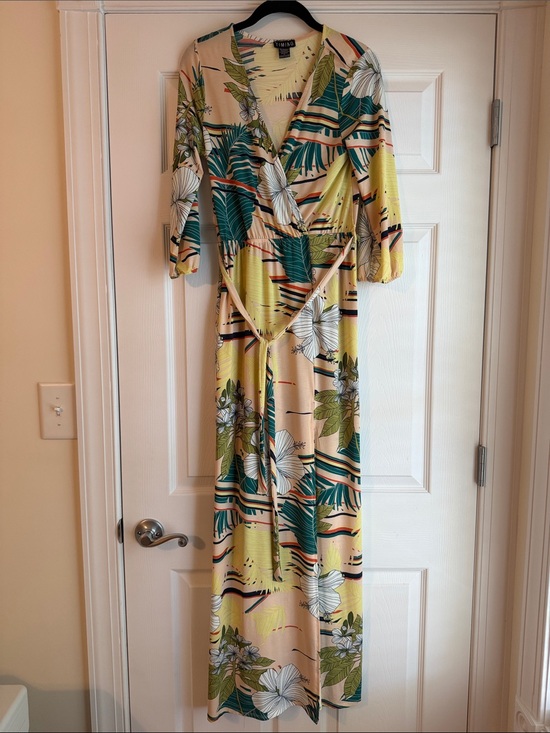 Timing Dresses & Skirts - Timing Tropical Leaf Print Maxi Dress